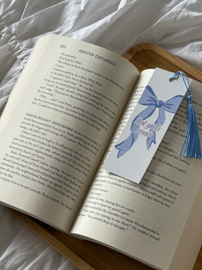 Hot Girls Read -- Blue